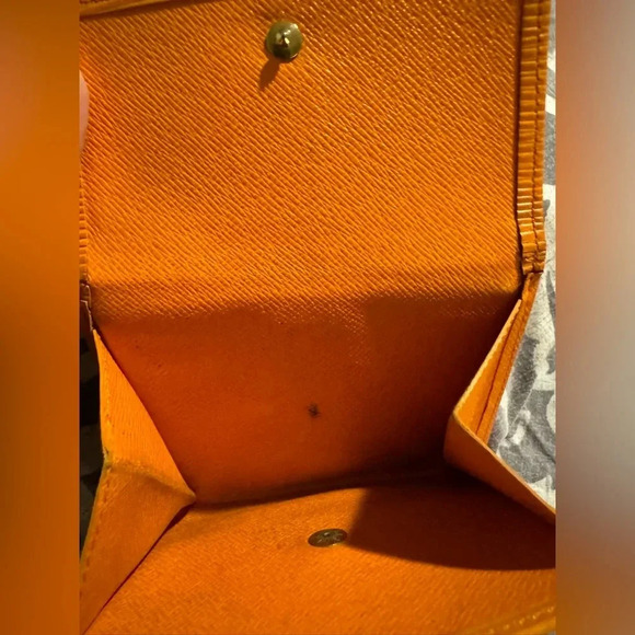 Louis Vuitton Epi Trifold Wallet - Orange - Picture 5 of 9